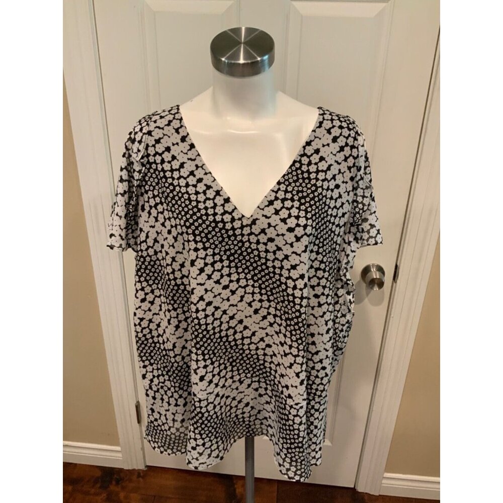 Michael Kors Black White Floral Flutter Sleeve V-Neck Top, Size 2X Plus